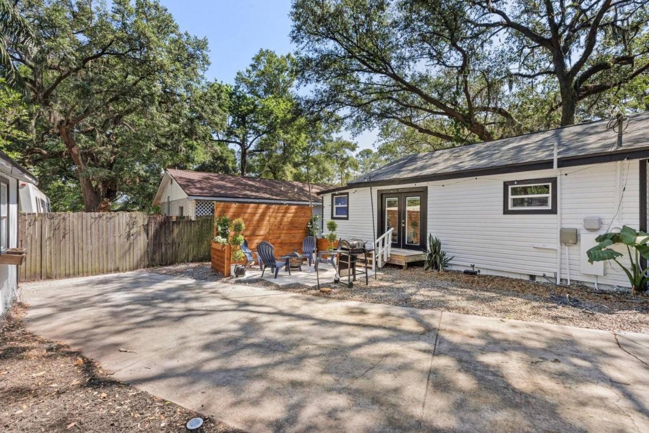 Treehouse Is A Quaint 2 Bedroom In An Up-And-Coming Part Of Town, Pet Friendly With Fenced Yard And Lounge Area That Is Close To Downtown Tampa Exterior photo