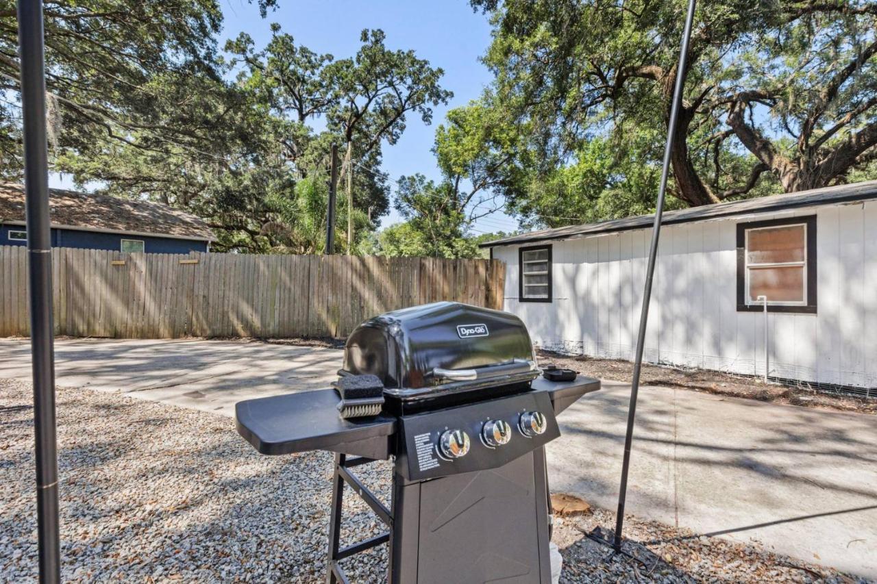 Treehouse Is A Quaint 2 Bedroom In An Up-And-Coming Part Of Town, Pet Friendly With Fenced Yard And Lounge Area That Is Close To Downtown Tampa Exterior photo